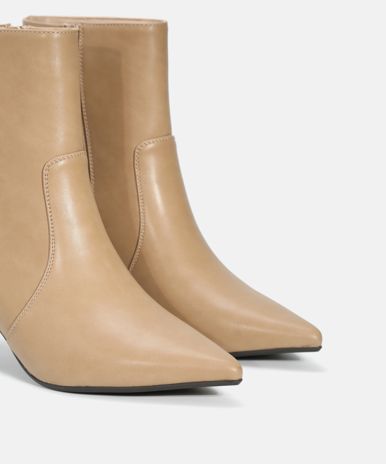 Botins salto kitten image number null